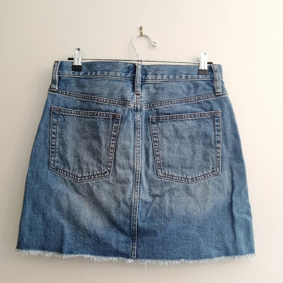 J. Crew Denim Mini Skirt in Birch Wash  with Frayed Hem Size 28 or 6 - Picture 3 of 16